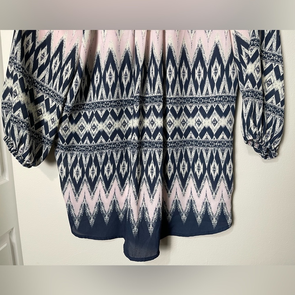 Jolt NWOT 3/4 Sleeve Hi-Low Chevron Blouse - Picture 7 of 7